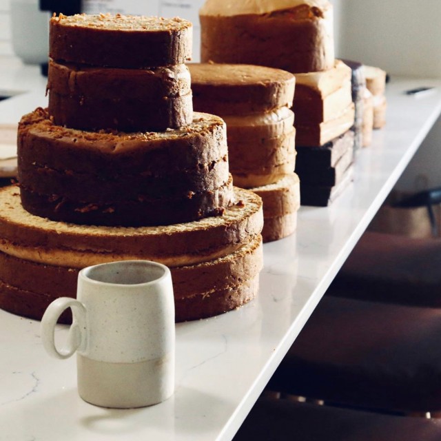 naked cakes on bench